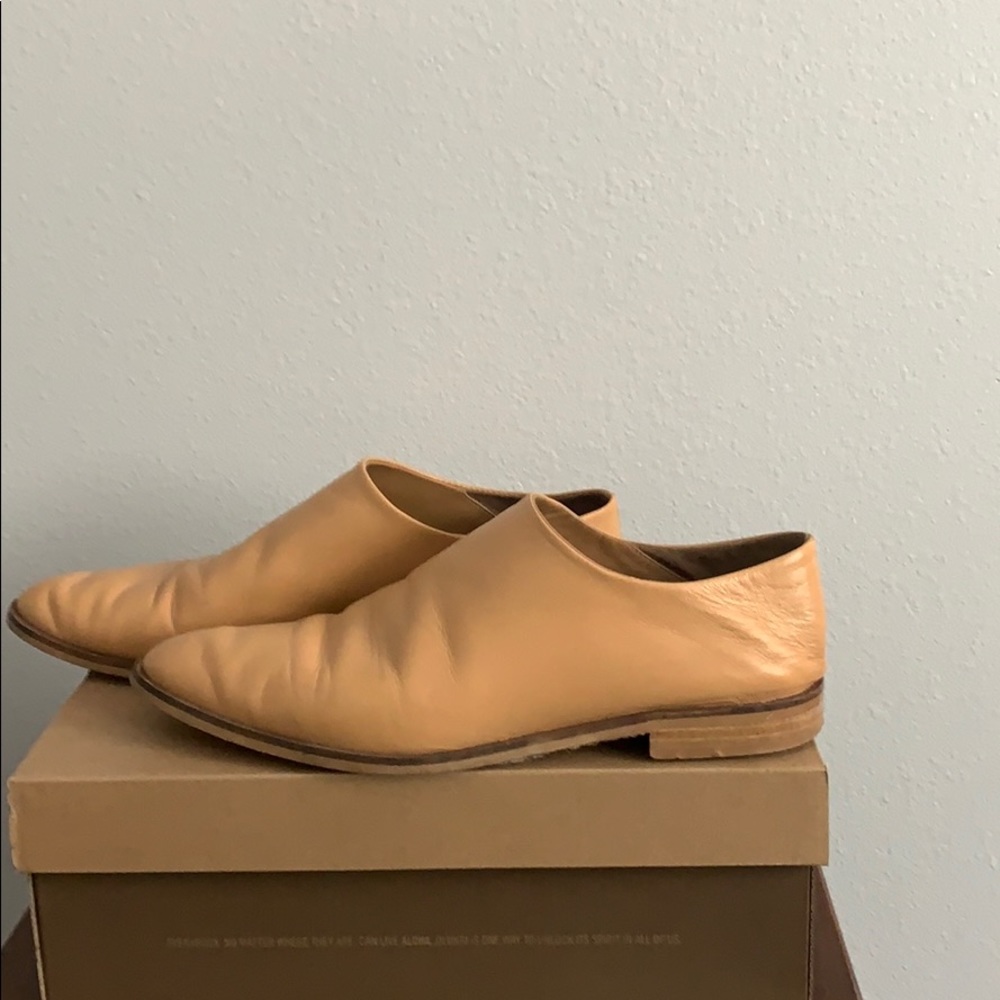Everlane tan Italian leather flats